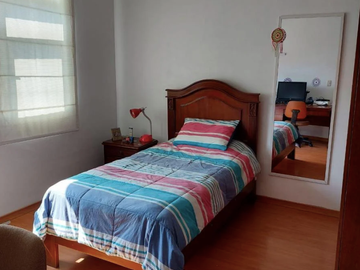 OPORTUNIDAD UNICA , BAJO DE PRECIO, GRAN OPORTUNIDAD, LINDA CASA DE DOS PISOS, MUY BIEN MANTENIDA, CERCA AL PARQUE REDUCTO Y  CENTRO DE MIRAFLORES