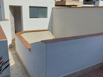 OPORTUNIDAD UNICA , BAJO DE PRECIO, GRAN OPORTUNIDAD, LINDA CASA DE DOS PISOS, MUY BIEN MANTENIDA, CERCA AL PARQUE REDUCTO Y  CENTRO DE MIRAFLORES
