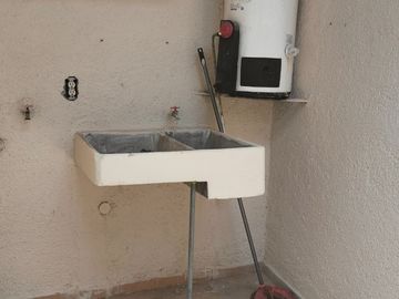 SE VENDE CASA DENTRO DE LA PRIVADA HACIENDAS DEL BALCÓN, EN FRACC HACIENDAS DE HIDALGO