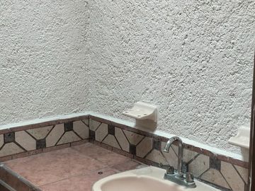 SE VENDE CASA DENTRO DE LA PRIVADA HACIENDAS DEL BALCÓN, EN FRACC HACIENDAS DE HIDALGO