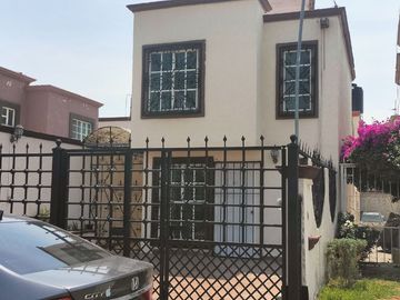 SE VENDE CASA DENTRO DE LA PRIVADA HACIENDAS DEL BALCÓN, EN FRACC HACIENDAS DE HIDALGO