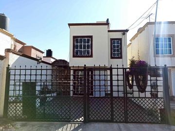 SE VENDE CASA DENTRO DE LA PRIVADA HACIENDAS DEL BALCÓN, EN FRACC HACIENDAS DE HIDALGO