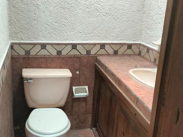 SE VENDE CASA DENTRO DE LA PRIVADA HACIENDAS DEL BALCÓN, EN FRACC HACIENDAS DE HIDALGO
