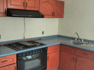SE VENDE CASA DENTRO DE LA PRIVADA HACIENDAS DEL BALCÓN, EN FRACC HACIENDAS DE HIDALGO