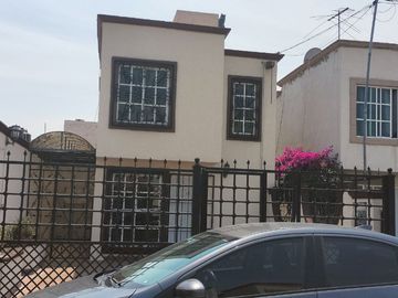 SE VENDE CASA DENTRO DE LA PRIVADA HACIENDAS DEL BALCÓN, EN FRACC HACIENDAS DE HIDALGO