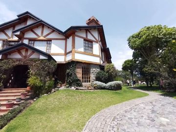 OPORTUNIDAD  HERMOSA CASA DE VENTA CUMBAYA