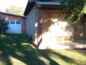 CASA SOBRE AMPLIO LOTE