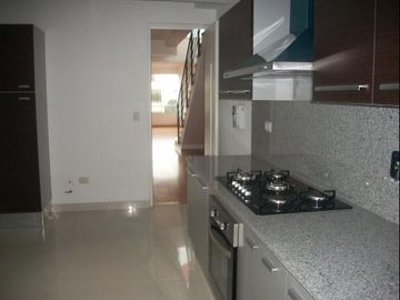 DUPLEX EN VENTA BUENA UBICACIÓN LÍMITE MIRAFLORES Y SAN ISIDRO