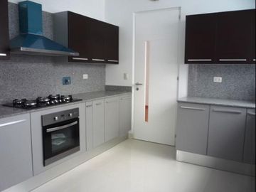 DUPLEX EN VENTA BUENA UBICACIÓN LÍMITE MIRAFLORES Y SAN ISIDRO