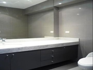 DUPLEX EN VENTA BUENA UBICACIÓN LÍMITE MIRAFLORES Y SAN ISIDRO