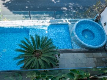 Preciosa casa de Lujo en Valle de Bravo, del lado del Santuario