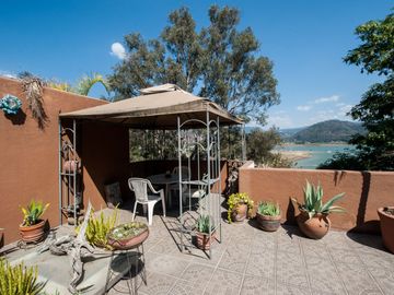 Preciosa casa de Lujo en Valle de Bravo, del lado del Santuario