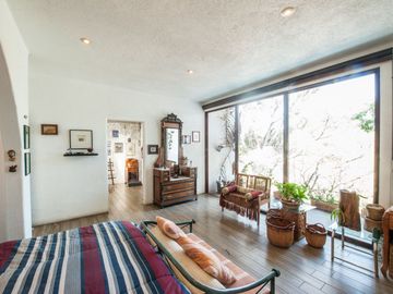 Preciosa casa de Lujo en Valle de Bravo, del lado del Santuario