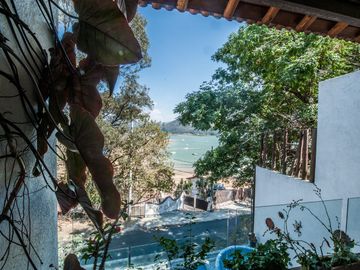 Preciosa casa de Lujo en Valle de Bravo, del lado del Santuario