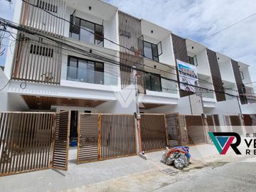 3 Storey Townhouse for Sale inside secured subdivision in Malabon near Monumento Circle