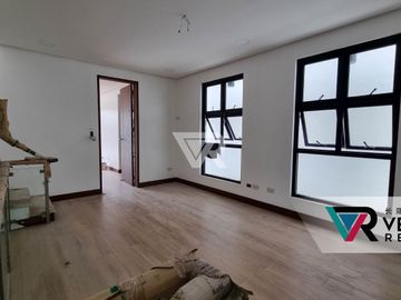3 Storey Townhouse for Sale inside secured subdivision in Malabon near Monumento Circle