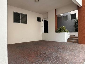 CASA EN VENTA PEDREGAL LA SILLA ZONA SUR MONTERREY