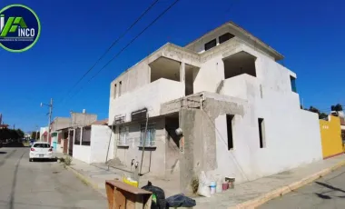 Casa en Venta en Esquina, 3 Pisos, 5 Recámaras, Al Sur de Pachuca, Hidalgo.