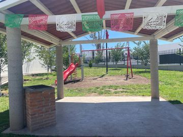 VENTA CASA LOS ENCINOS EN EL MARQUÉS MUY CERCA DEL AEROPUERTO