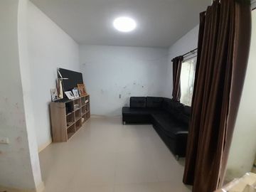 Very cheap sale, townhouse, M. The Colour Rangsit Klong 4, area 20 square wah, useable area 118 square metres, suitable for living and profitable reno