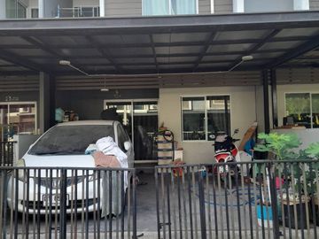 Very cheap sale, townhouse, M. The Colour Rangsit Klong 4, area 20 square wah, useable area 118 square metres, suitable for living and profitable reno