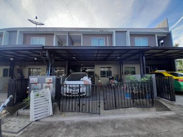 Very cheap sale, townhouse, M. The Colour Rangsit Klong 4, area 20 square wah, useable area 118 square metres, suitable for living and profitable reno