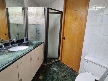 SE VENDE CASA EN FUENTE DE ACUEDUCTO LOMAS DE TECAMACHALCO, ESTADO DE MEXICO