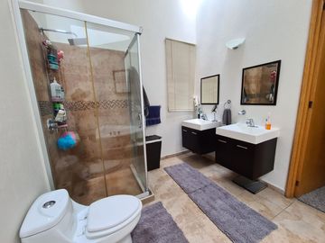 SE VENDE CASA EN FUENTE DE ACUEDUCTO LOMAS DE TECAMACHALCO, ESTADO DE MEXICO