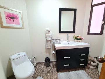 SE VENDE CASA EN FUENTE DE ACUEDUCTO LOMAS DE TECAMACHALCO, ESTADO DE MEXICO