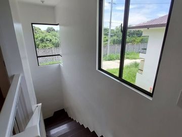 For sale pre selling 3 bedroom House in Vermosa cavite
