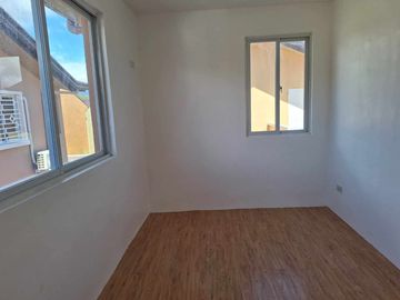 5 Bedroooms House And Lot For Sale In Camella Subic