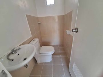 5 Bedroooms House And Lot For Sale In Camella Subic