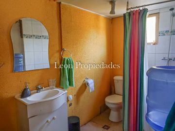 Leon Propiedades vende parcela con casa en sector las Achiras, Curacavi.
