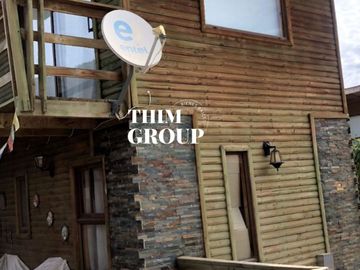 SE VENDE CASA DE 2 PISOS CON PISCINA Y QUINCHO EN CONDOMINIO OLMUE