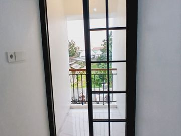 Rumah 2 lantai Tanpa Dp ckp Booking 3 jt lokasi dekat 2 stasiun dicipayung,Depok