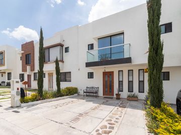 Venta de casa con 3 recamaras en Condominio El Canto Zibatá