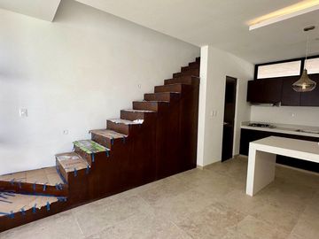 TOWN HOUSE EN TEMOZON NORTE 2 HABITACIONES Y CON BAÑO CADA UNA