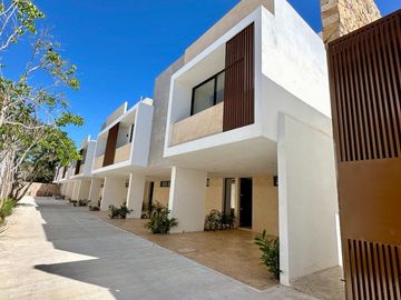 TOWN HOUSE EN TEMOZON NORTE 2 HABITACIONES Y CON BAÑO CADA UNA