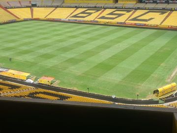 EN VENTA DE OPORTUNIDAD SUITE CENTRAL EN EL ESTADIO MONUMENTAL DE BARCELONA