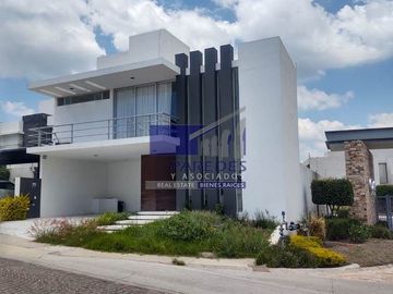 QC103 Casa en Venta 3 recámaras, Cumbres del Lago, Querétaro