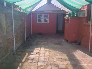 Amplia ubicada en Frolian Roa Avenida Macul 4d+2b, Patio estacionamiento