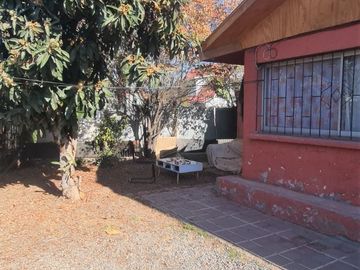 Amplia ubicada en Frolian Roa Avenida Macul 4d+2b, Patio estacionamiento