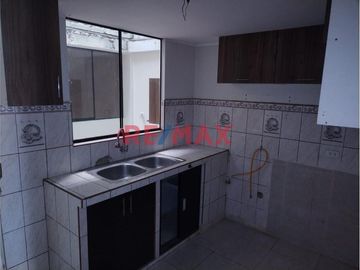 Casa En Venta Frente A Parque En El Retablo Comas