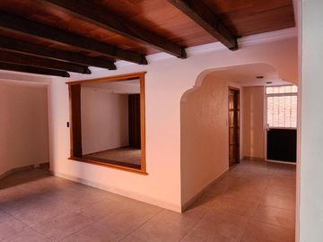 Casa Céntrica de 3 Pisos, Colonia Real de Minas, Pachuca, Hidalgo.
