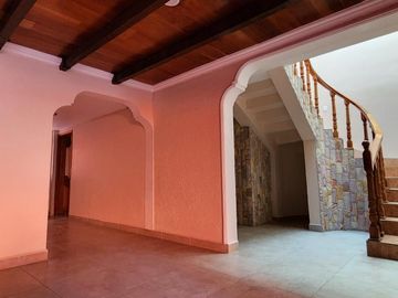 Casa Céntrica de 3 Pisos, Colonia Real de Minas, Pachuca, Hidalgo.