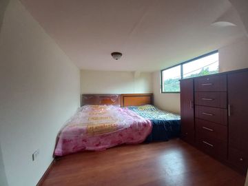 QUINTA CON PISCINA EN VENTA, DE UNA HECTAREA DE TERRENO, Sector: Guarangos Grande, Azogues