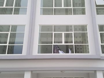 Ruko Puncak Dharmahusada Gubeng Surabaya