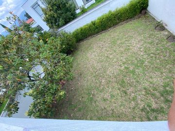 Vendo Amplia casa en Lumbisí $243.000 en Urbanización privada con entorno natural