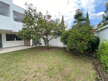 Vendo Amplia casa en Lumbisí $243.000 en Urbanización privada con entorno natural