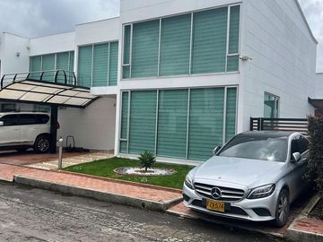 HERMOSA CASA A LA VENTA EN ZIPAQUIRA-CUNDINAMARCA